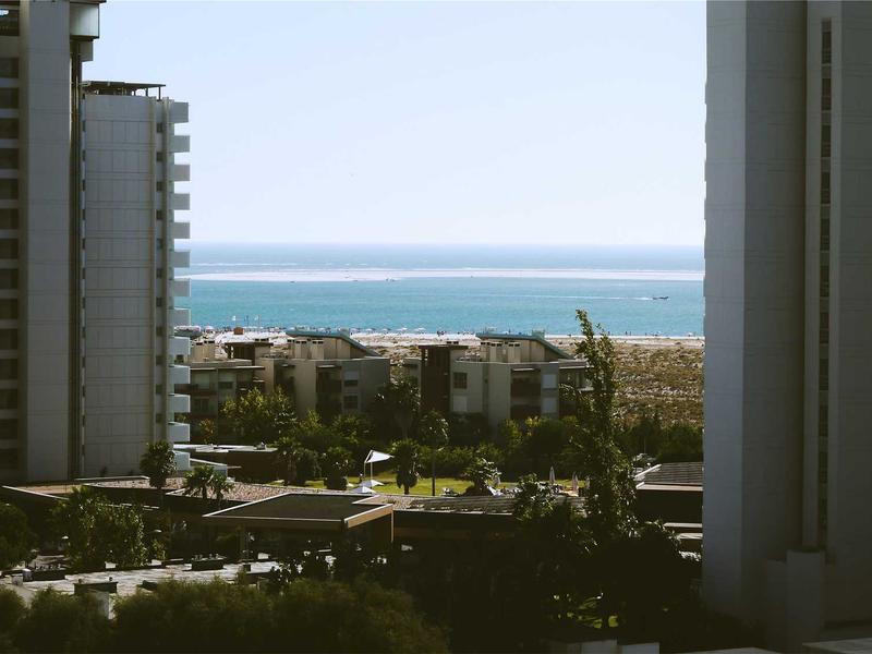 Autonomous Vehicles in Rush Hour (Contemporary Fauvism)